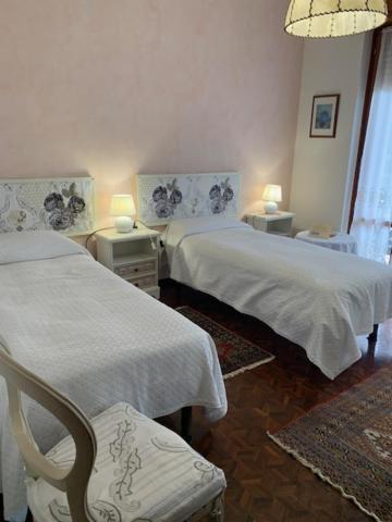 Bed and Breakfast La Casa Dei Pini à Malnate Extérieur photo