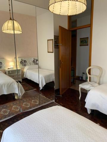 Bed and Breakfast La Casa Dei Pini à Malnate Extérieur photo