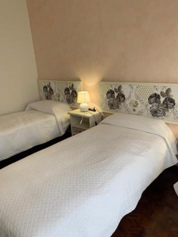 Bed and Breakfast La Casa Dei Pini à Malnate Extérieur photo