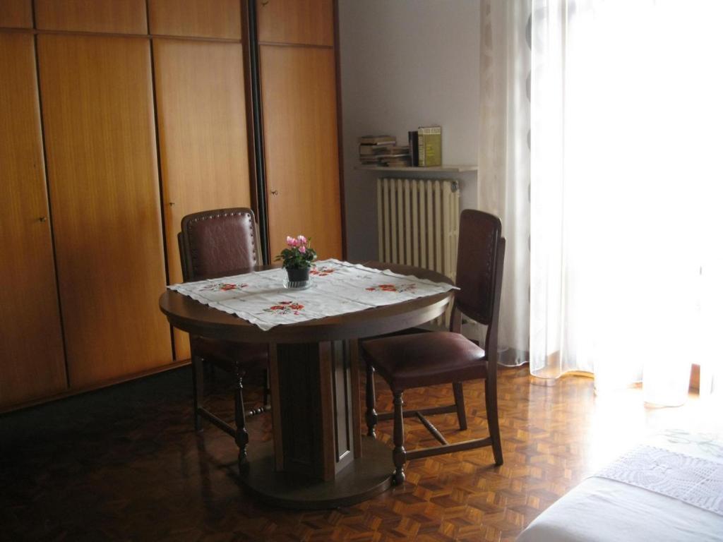 Bed and Breakfast La Casa Dei Pini à Malnate Extérieur photo