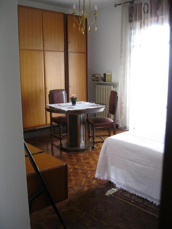 Bed and Breakfast La Casa Dei Pini à Malnate Extérieur photo