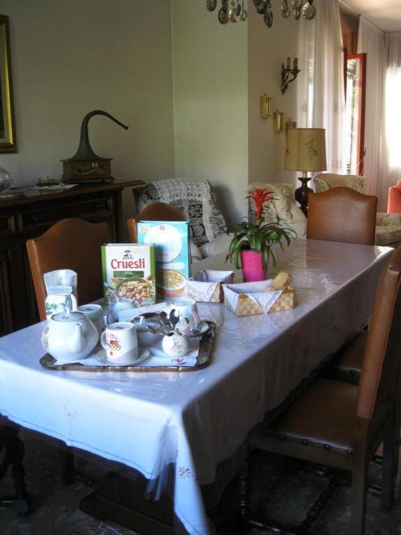 Bed and Breakfast La Casa Dei Pini à Malnate Extérieur photo