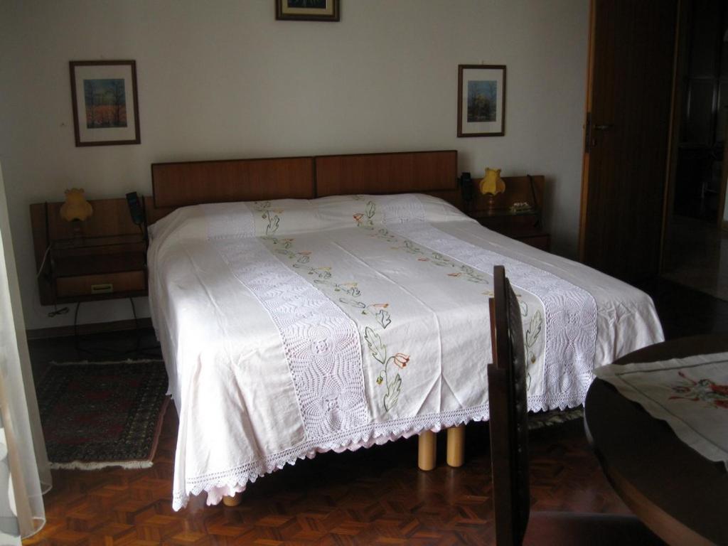 Bed and Breakfast La Casa Dei Pini à Malnate Extérieur photo